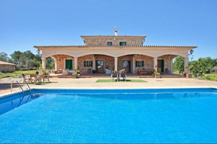 SPECTACULAR VILLA DOROTEA