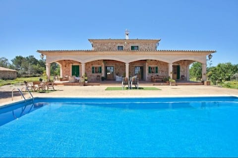 SPECTACULAR VILLA DOROTEA