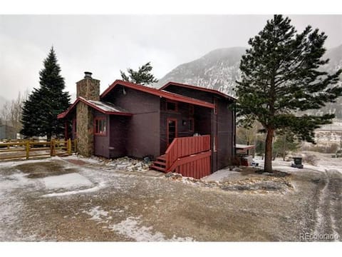 Silver Cloud Cabin - Dogs OK - 15 min to Loveland