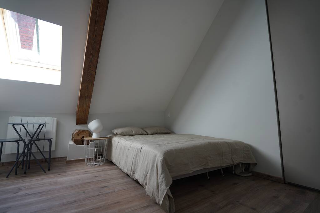 lit bed