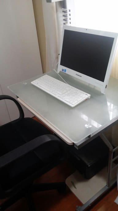 Compu conectado a internet.