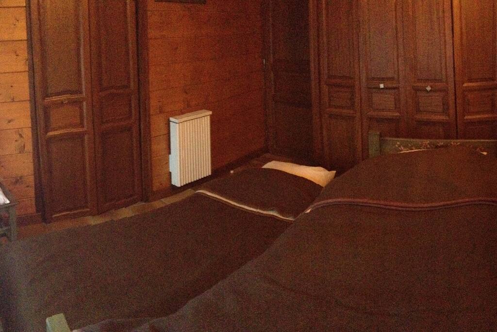 Chambre 2 (lit gigogne)