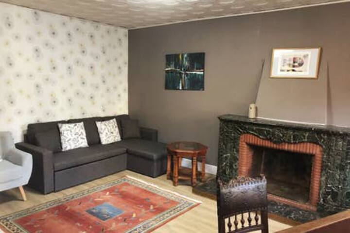 Всекидневна с разтегателен диван