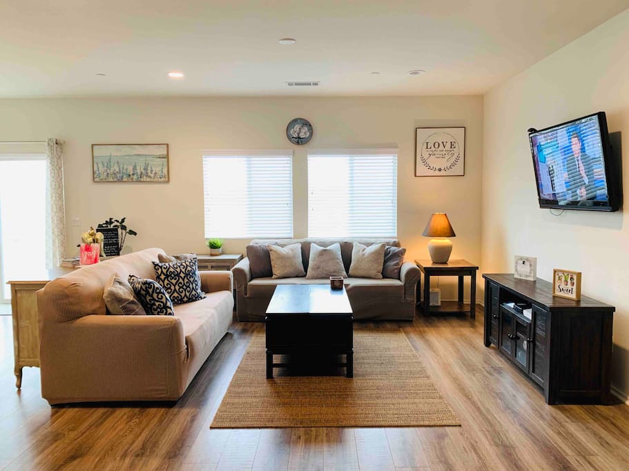 Cozy & Fully Equipped Home Near Downtown Riverside