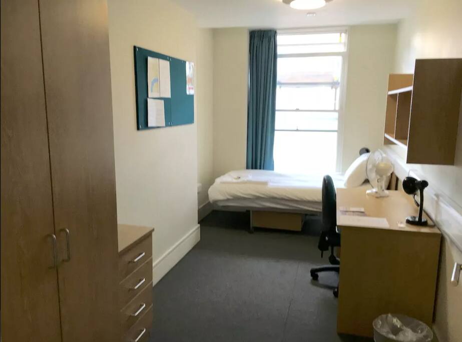 This is a sample image of one of our single bedrooms