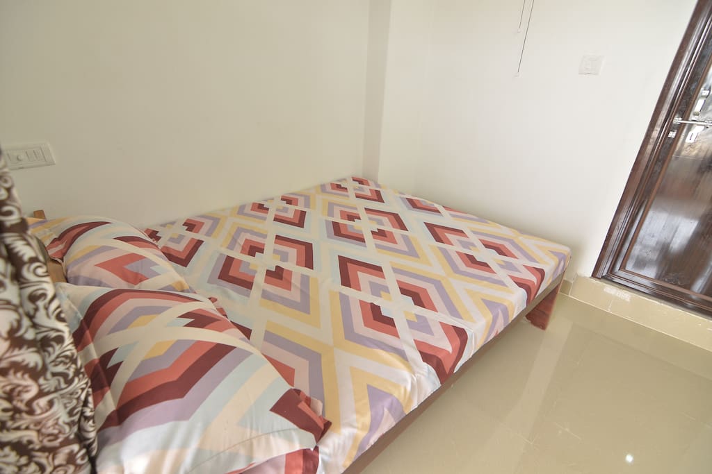 AC deluxe double bed room with deluxe bathroom