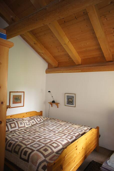 Schlafzimmer / Room 1