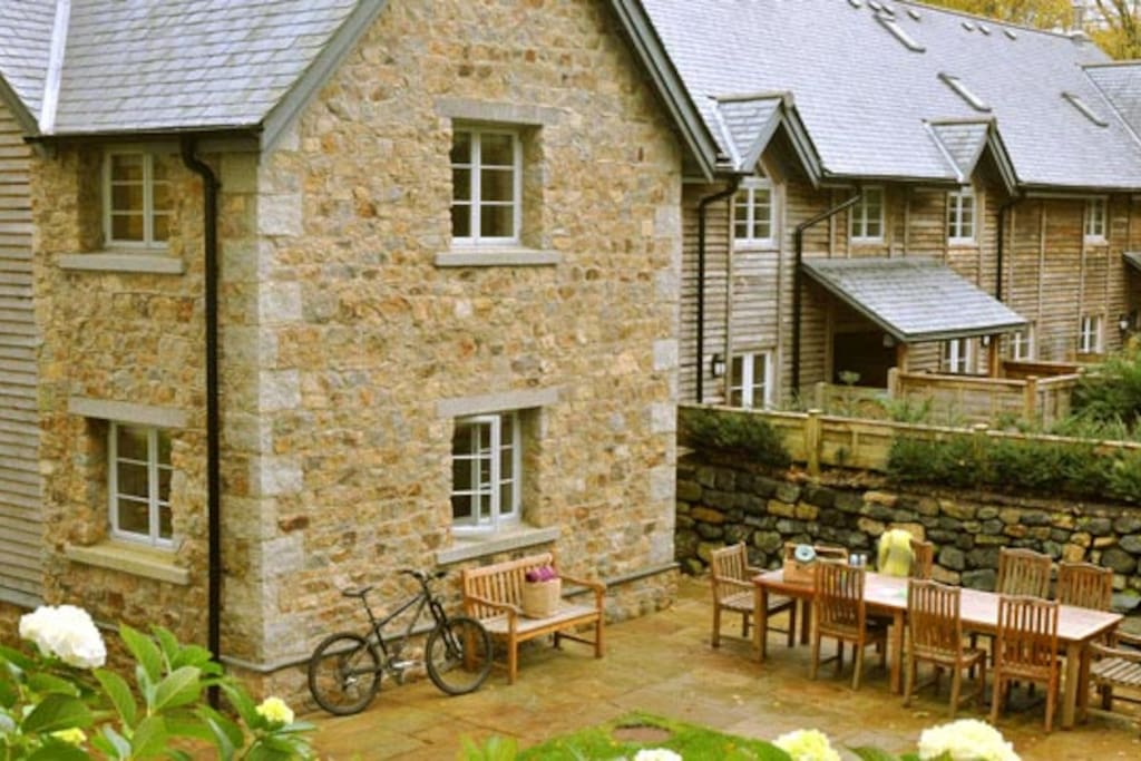 Lovely cottage with plenty of outdoor space