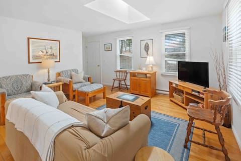 Top Airbnb: Cape Cod Getaway 2 Bedroom Cozy Home in Cape Cod