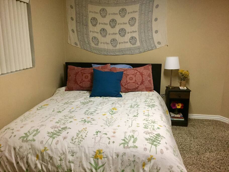 Private bedroom - queen bed