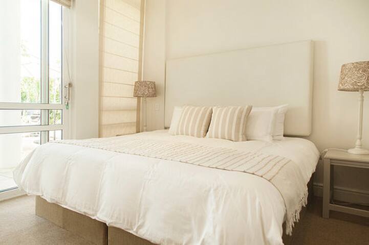Llandudno Beachway Apartment, steps from the beach gallery image 5