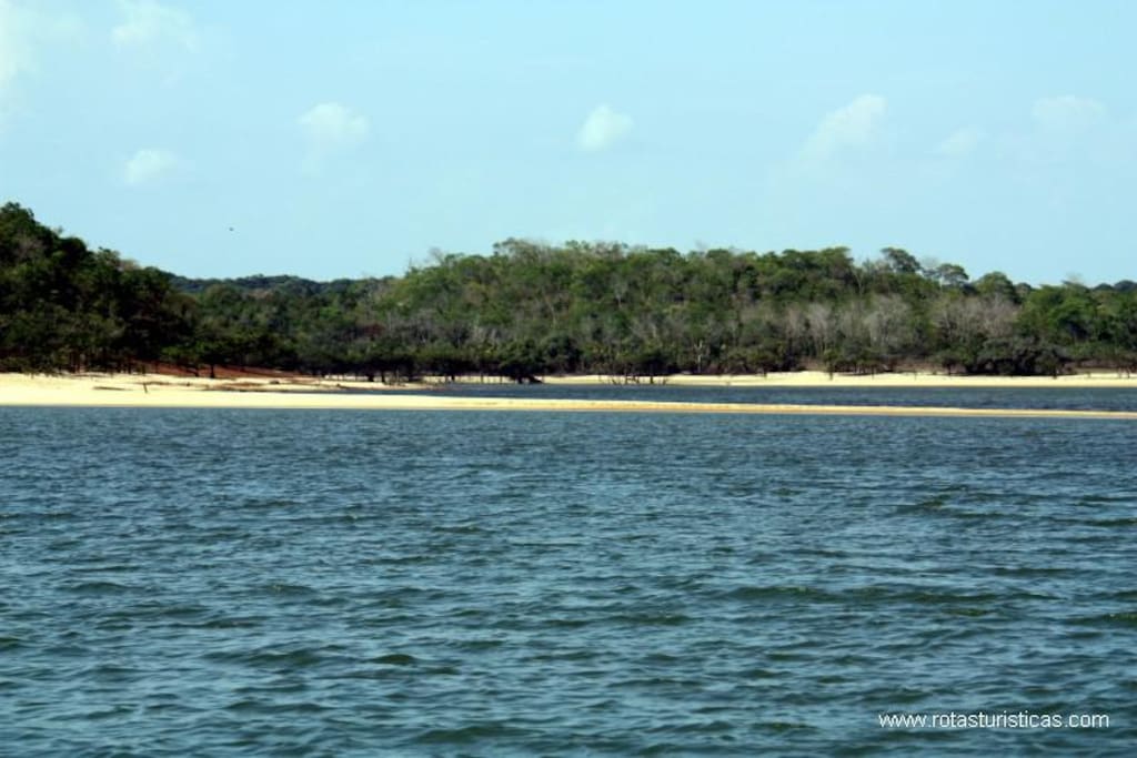 Praia do Lago Verde, 1 quadra da casa.