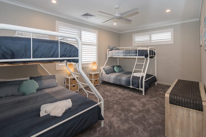 Bedroom 4 - Bunk Room. Dble/sgle bunks