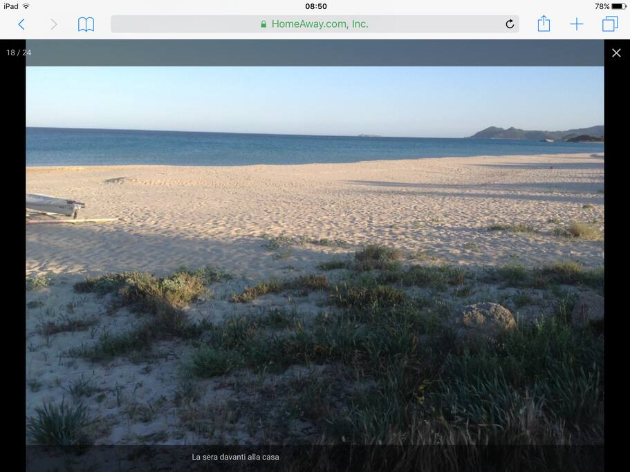 Il tramonto nella spiaggia di fronte a casa