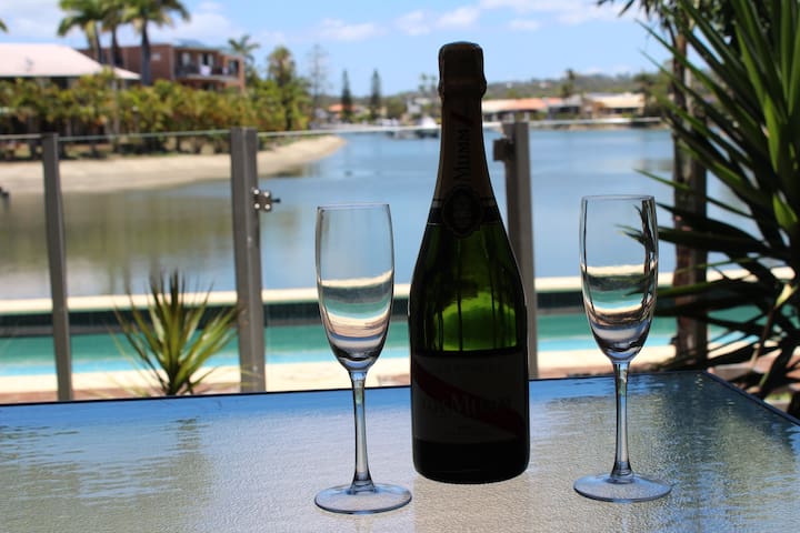 Two Bedroom Waterfront Villa 2 *