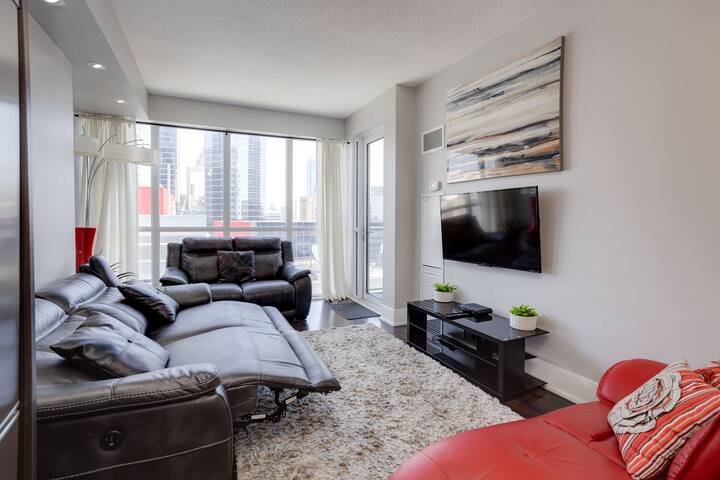 Airbnb Friendly- Sleeps 6 With FreeParking! gallery image 2