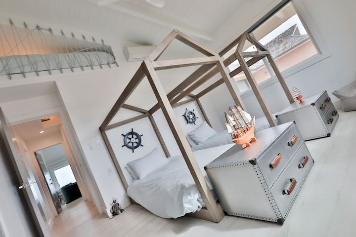 Chambre avec voyageur marin
