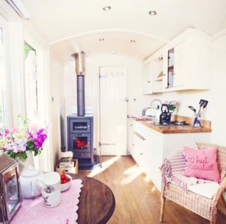 Beautiful Hut With Hot Tub, Private Wood & Views - Monmouth