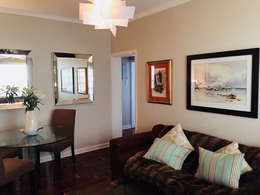 Lounge/dining area