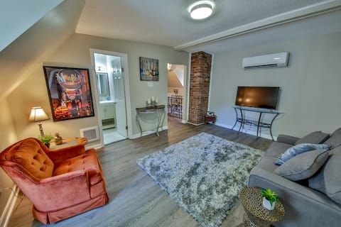 Unique Midtown Upper Level Suite