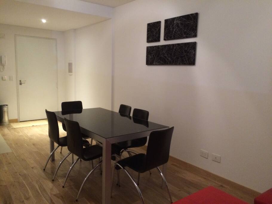 Comedor o espacio de trabajo.