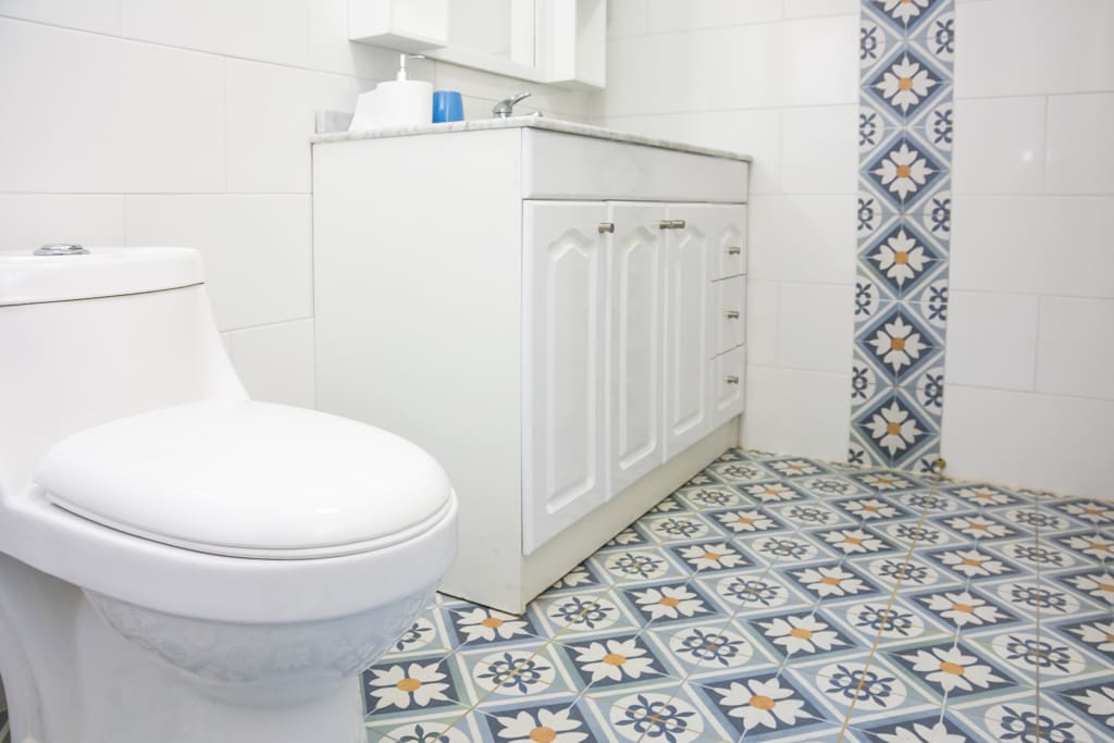 Baño de suite king.