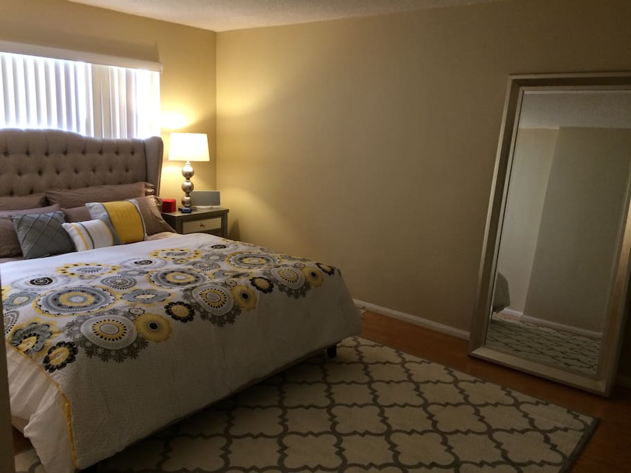 Huge Bedroom w Cal King Bed