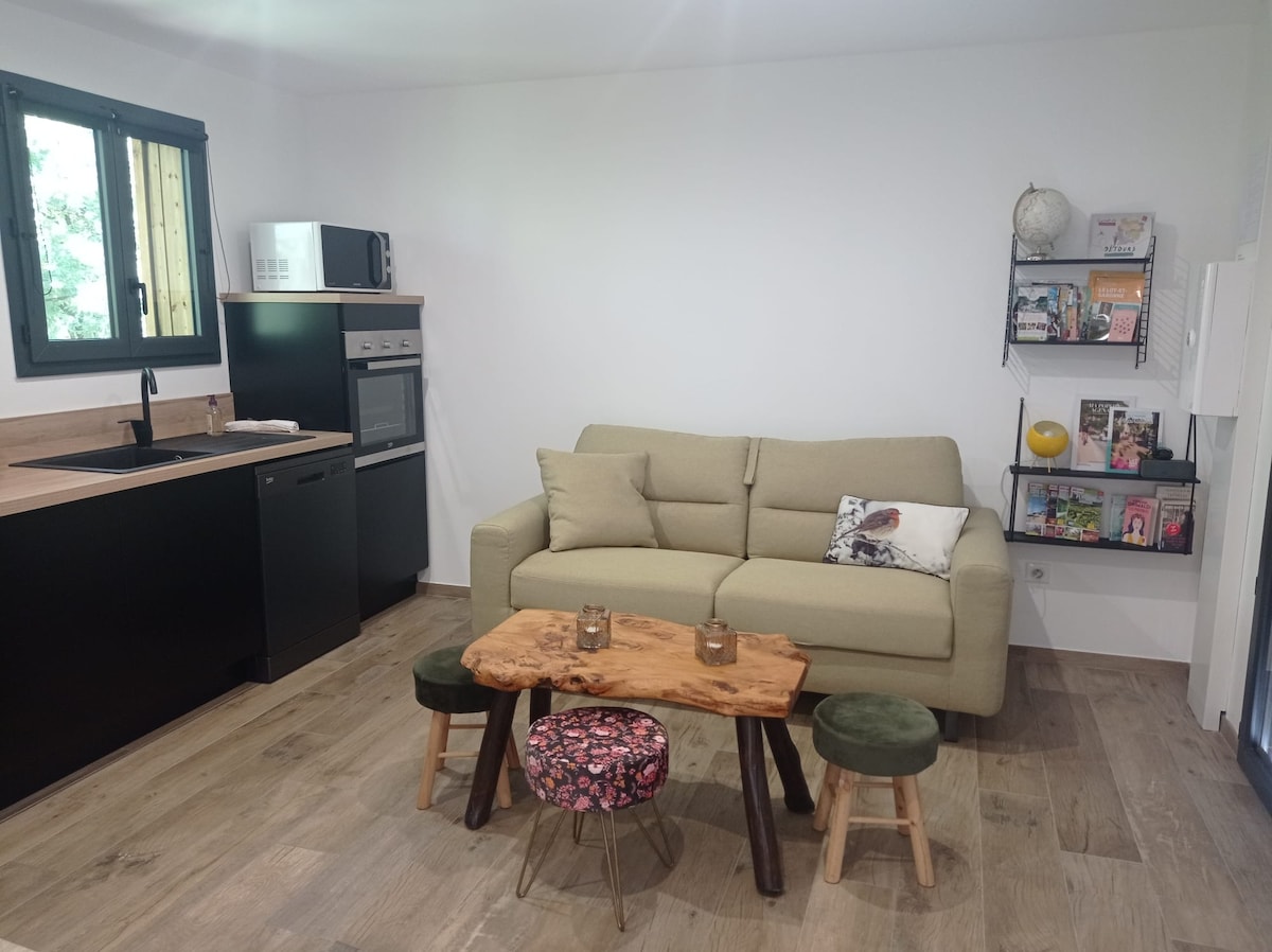 Top Airbnb: Charming wooden house with pool and garden a Agen