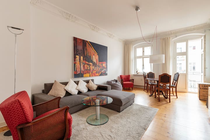 Stilvolle moderne Altbauwohnung in Top-Lage,Balkon