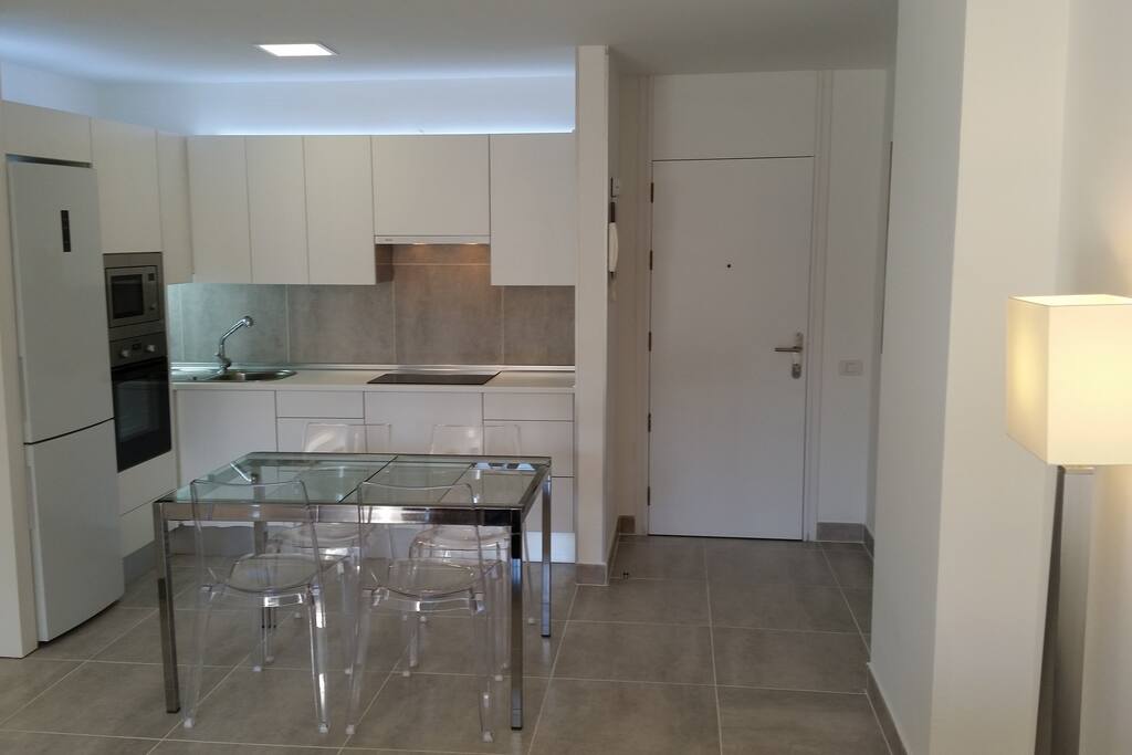 Kitchen & dining area