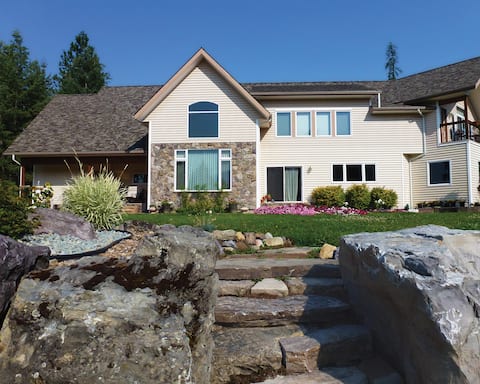Top Airbnb: GMTL Lodge/2 bdrm suite/upst/Breakfast in Flathead Lake