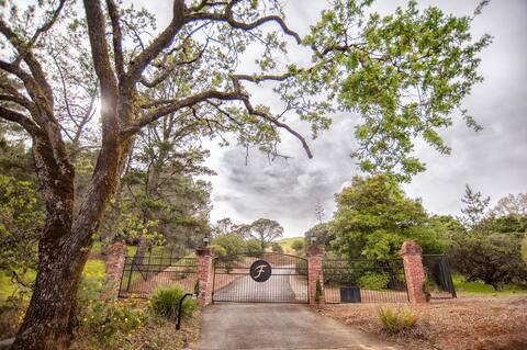 Wine Country Ranch House - 15 min to Healdsburg