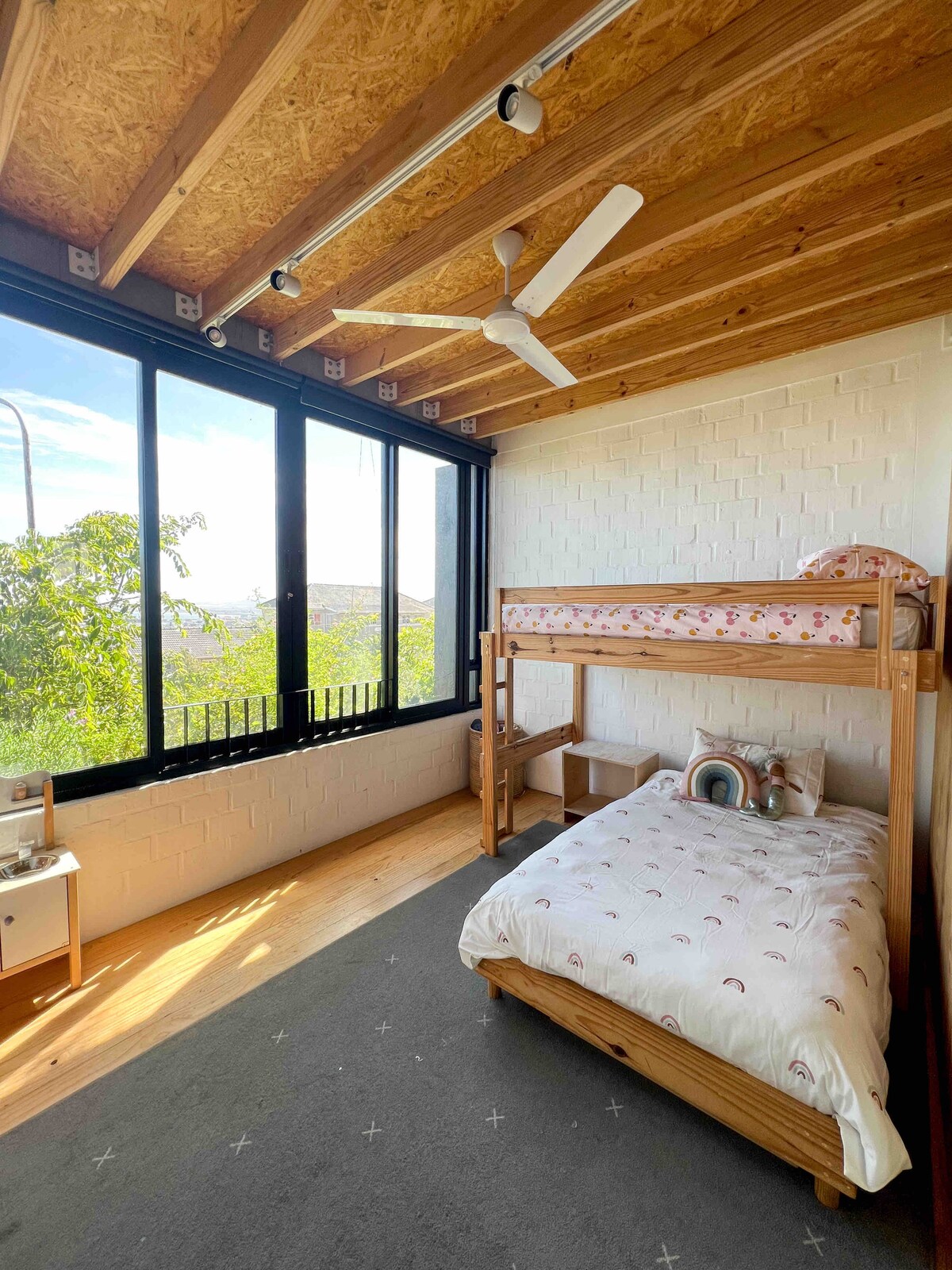 חדר שינה שני, מיטת קומתיים לילדים