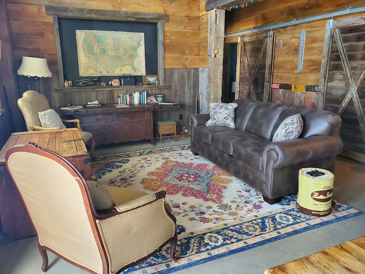 Დასაჯდომი სივრცე მისაღებ ოთახში