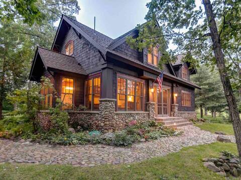 North Woods Cabin Luxury Retreat with Sauna