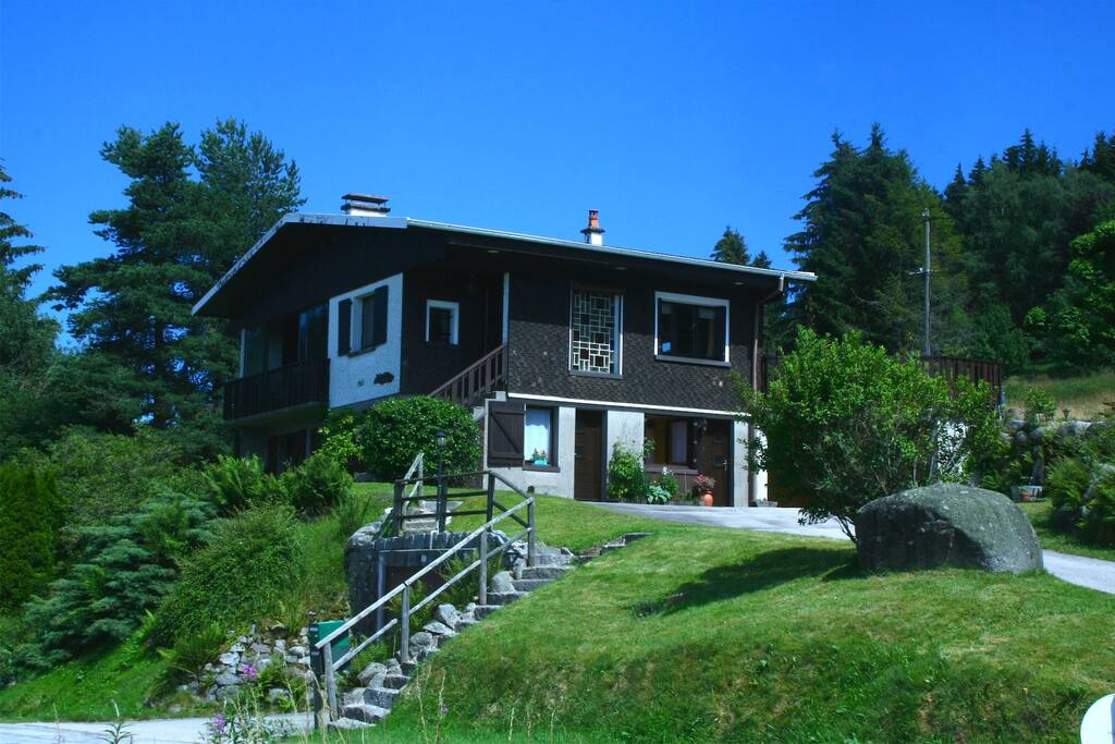 Appartement dans maison du propriétaire situé en rez de jardin