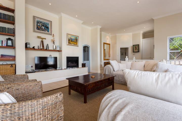 Luxury Self-catering Seaside Villa (Felsensicht) gallery image 2