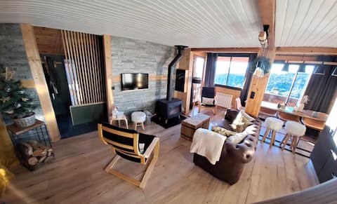 Wooden chalet with panoramic view for 4 to 6 people
