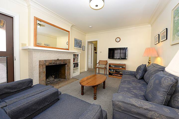 Well-maintained Home + 1st level of Duplex + 2.5 gallery image 4