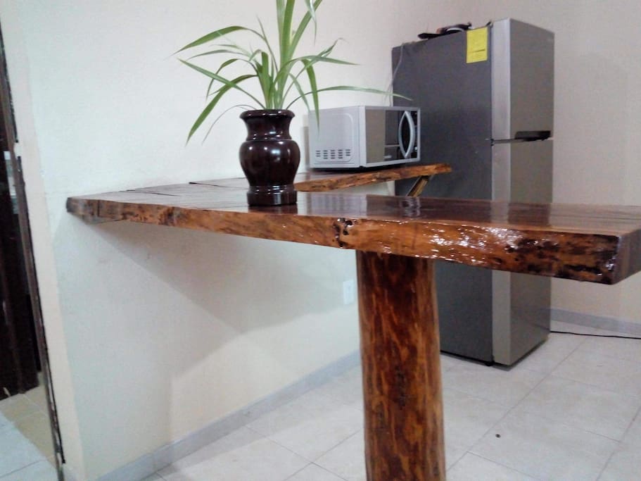 barra desayunador microondas refrigerador