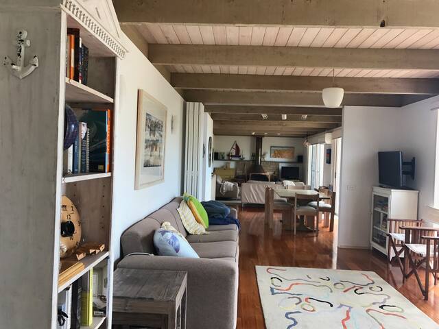 5 Bed house with great ocean views gallery image 4