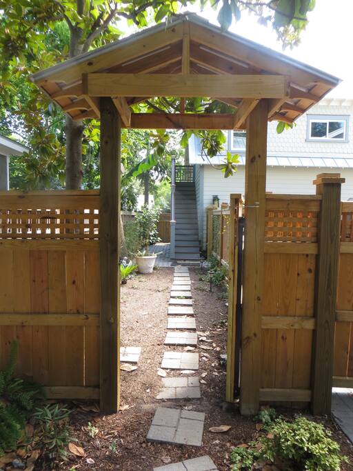 Private lighted Entrance