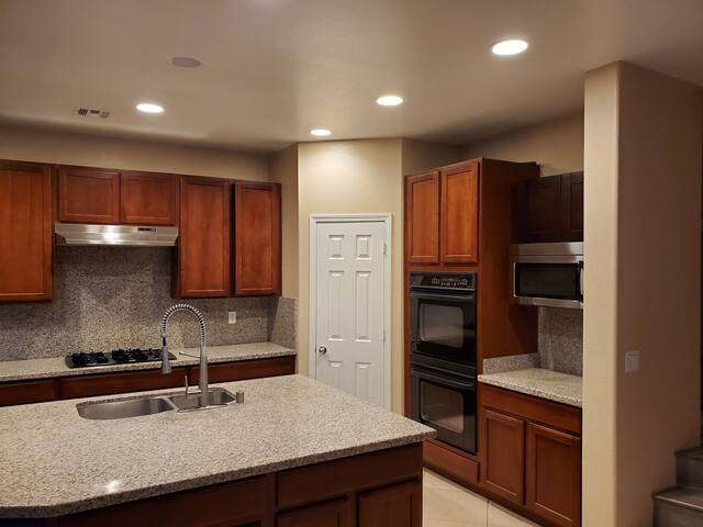 EDC Mini Castle 4 – NEW HOME – 12 Min to strip gallery image 4