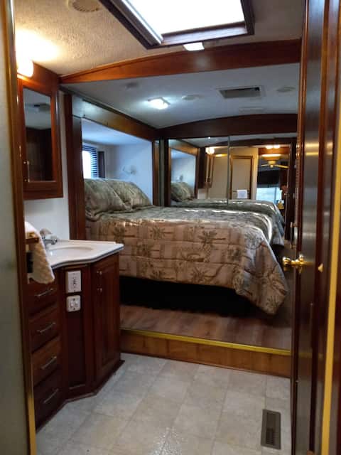 Top performing Airbnb: US1 & Dunlawton just 1 mile from the ocean in Port Orange