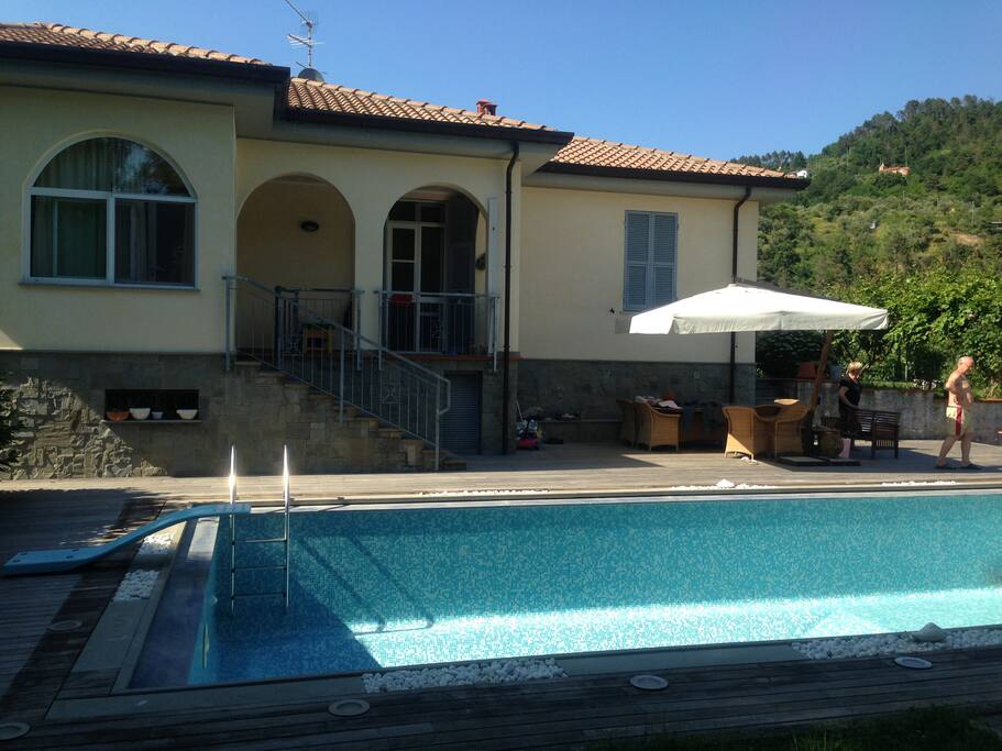 Esterno casa zona piscina
Swimmingpool