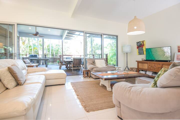 Sunshine Beach Tropical Resort Living gallery image 4