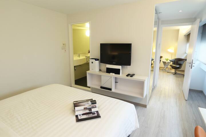 2BR Apt in CBD near City Hall MRT/Raffles City gallery image 3