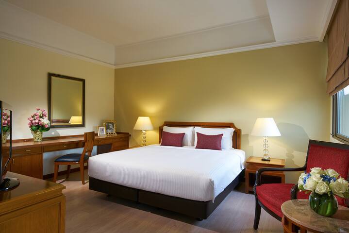 Spacious 3BR Apt in the Heart of Orchard Road gallery image 2