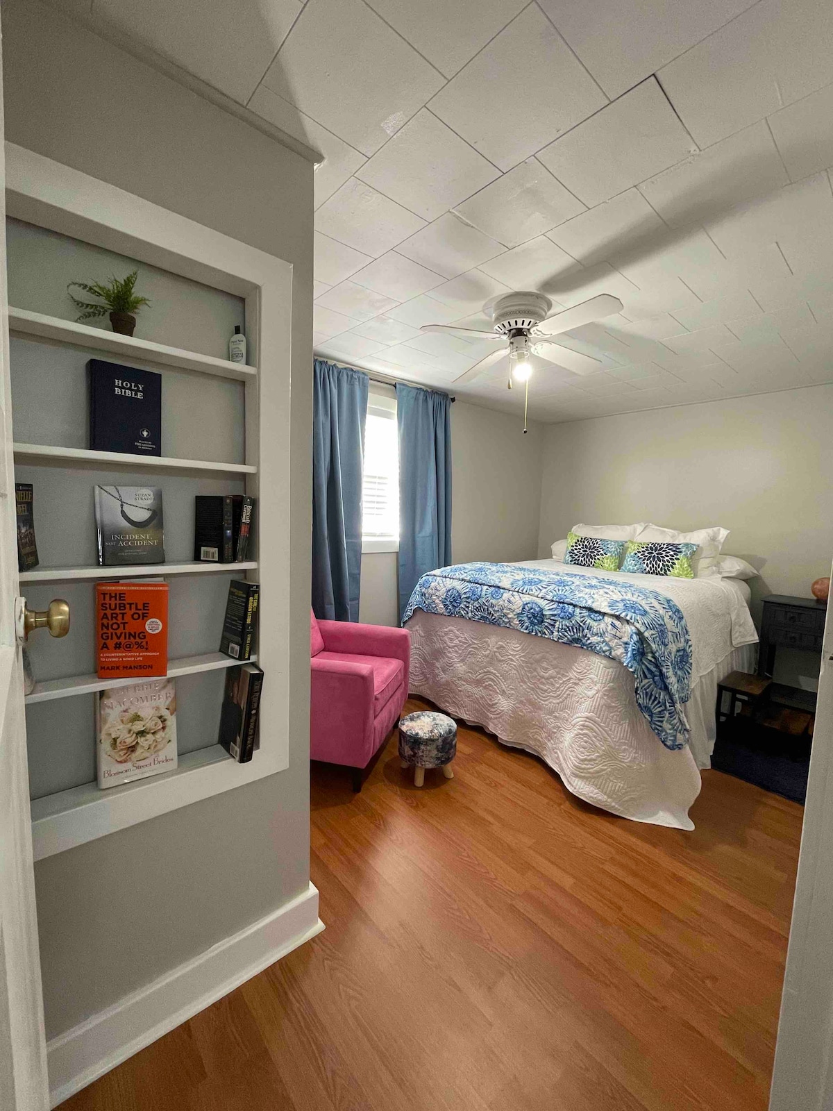 سرير حجم وسط مع حمام داخلي 