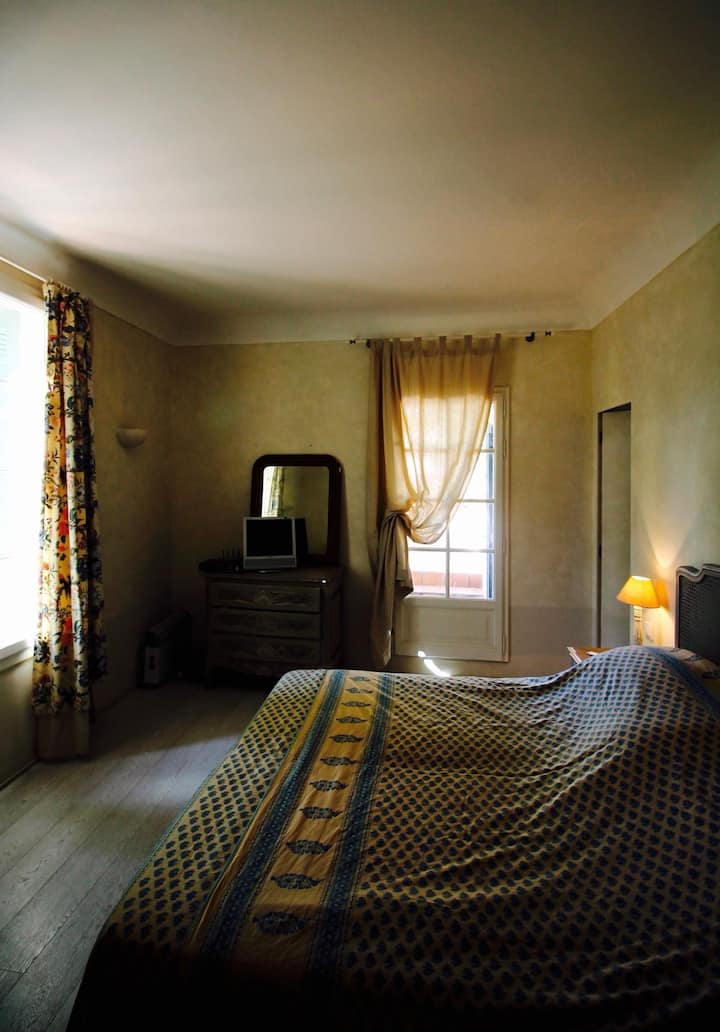 DORMITORIO PRINCIPAL DOBLE CON BAÑO INDEPENDIENTE
